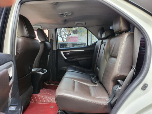 2017 Toyota Fortuner 2.4 V Diesel Automatic - Image 12