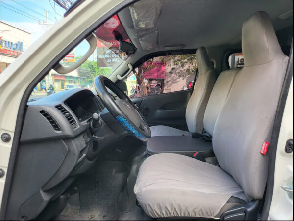 2020 Toyota Hiace 3.0 Commuter Manual - Image 10