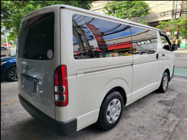 2020 Toyota Hiace 3.0 Commuter Manual - Image 4