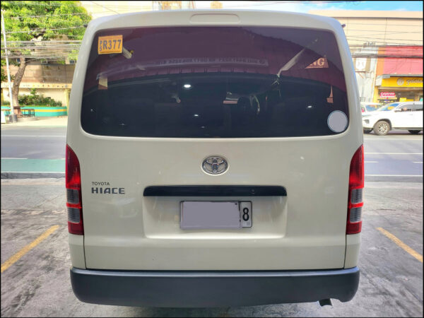 2020 Toyota Hiace 3.0 Commuter Manual - Image 6