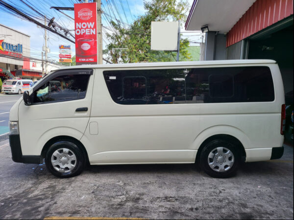 2020 Toyota Hiace 3.0 Commuter Manual - Image 7