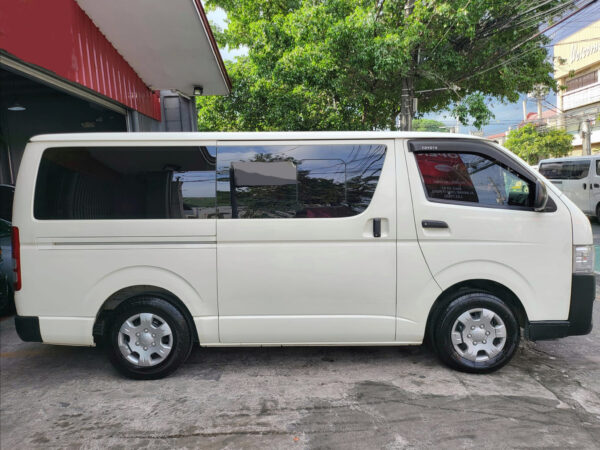 2020 Toyota Hiace 3.0 Commuter Manual - Image 8