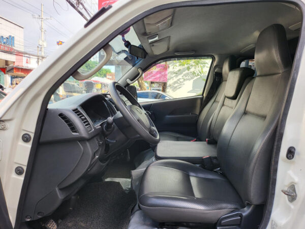 2017 Toyota Hiace 3.0 Commuter Manual - Image 10