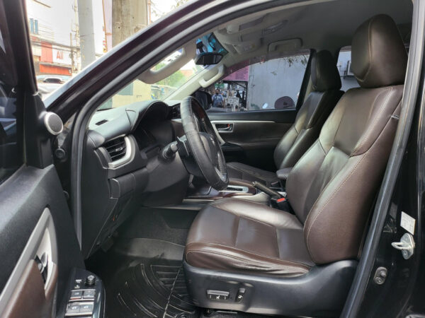 2016 Toyota Fortuner 2.4 V Automatic - Image 10