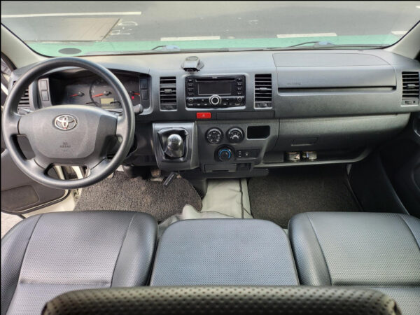 2017 Toyota Hiace 3.0 Commuter Manual - Image 11