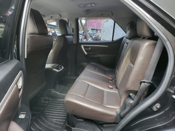 2016 Toyota Fortuner 2.4 V Automatic - Image 12