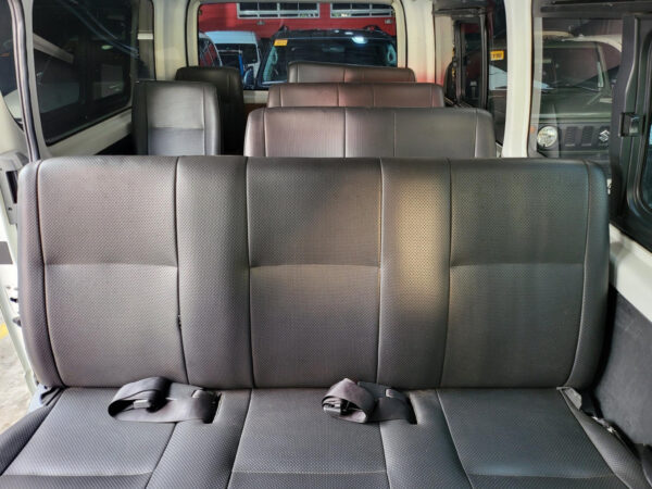 2017 Toyota Hiace 3.0 Commuter Manual - Image 13