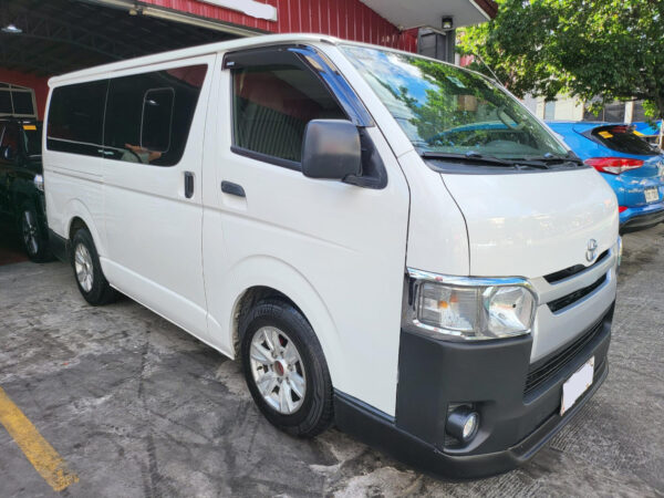 2017 Toyota Hiace 3.0 Commuter Manual - Image 3