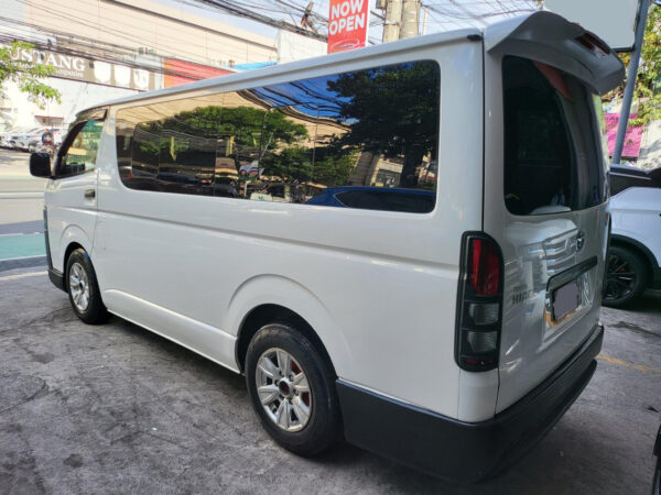 2017 Toyota Hiace 3.0 Commuter Manual - Image 5