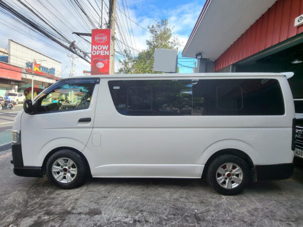 2017 Toyota Hiace 3.0 Commuter Manual - Image 6