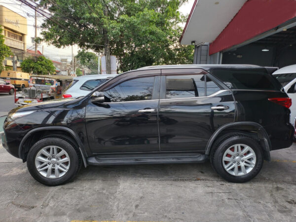 2016 Toyota Fortuner 2.4 V Automatic - Image 6