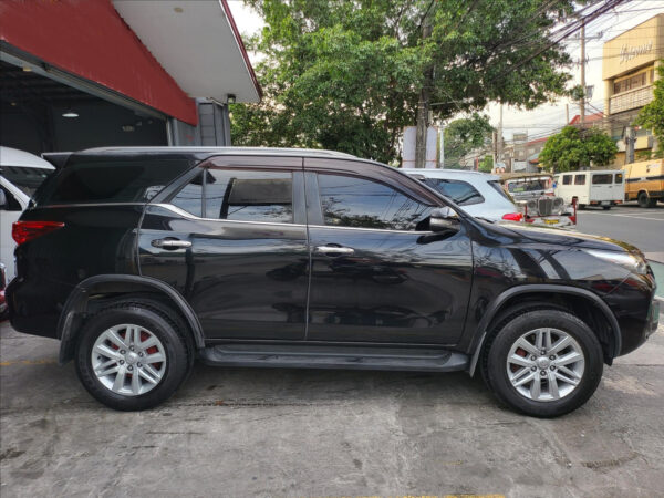 2016 Toyota Fortuner 2.4 V Automatic - Image 7