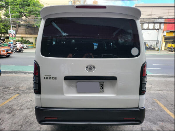 2017 Toyota Hiace 3.0 Commuter Manual - Image 8