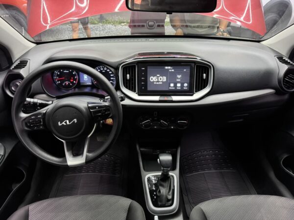 Kia Stonic 2023 LX 1.4 Automatic - Image 6