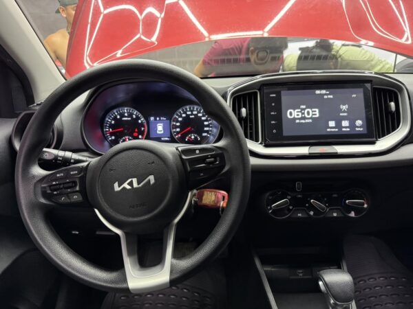 Kia Stonic 2023 LX 1.4 Automatic - Image 5