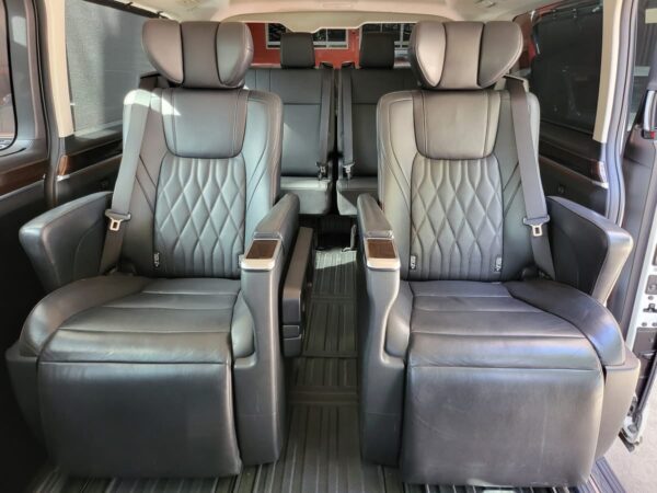 2020 Toyota Hiace Super Grandia 3.0 Elite Automatic - Image 13