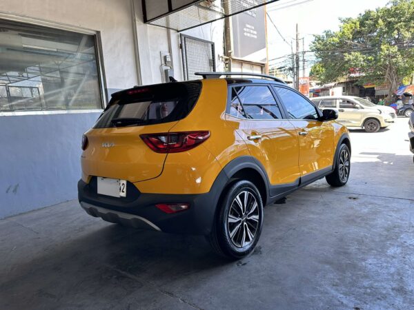 2023 Kia Stonic 1.4EX Gas A/T - Image 5