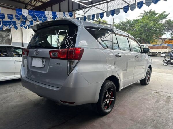 2017 Toyota Innova J M/T - Image 6