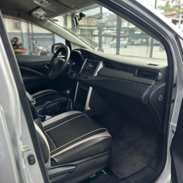 2017 Toyota Innova J M/T - Image 8