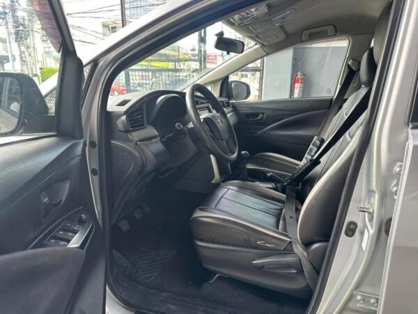 2017 Toyota Innova J M/T - Image 9
