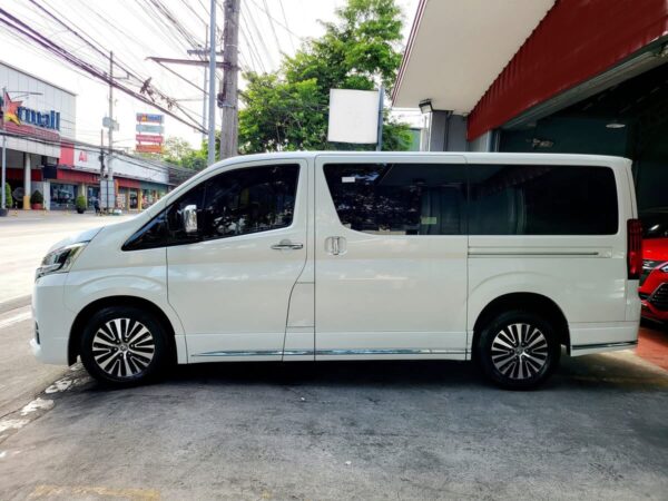 2020 Toyota Hiace Super Grandia 3.0 Elite Automatic - Image 6