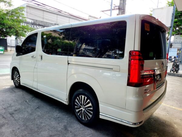 2020 Toyota Hiace Super Grandia 3.0 Elite Automatic - Image 5