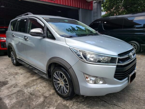 2020 Toyota Innova 2.8 E Diesel A/T - Image 3