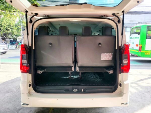 2020 Toyota Hiace Super Grandia 3.0 Elite Automatic - Image 9
