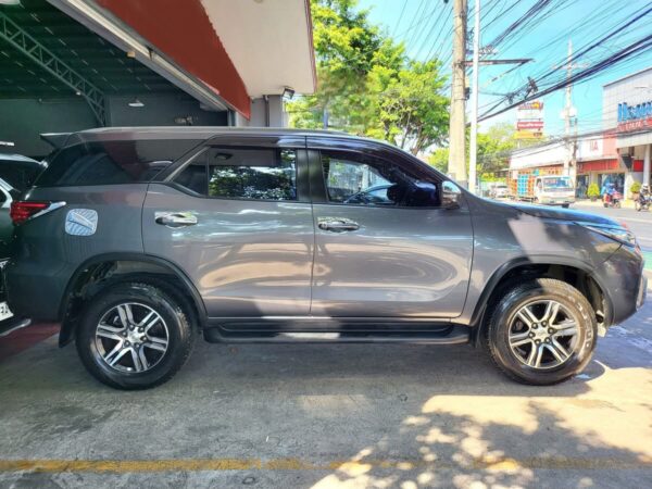 2019 Toyota Fortuner 2.4 G Diesel A/T - Image 7