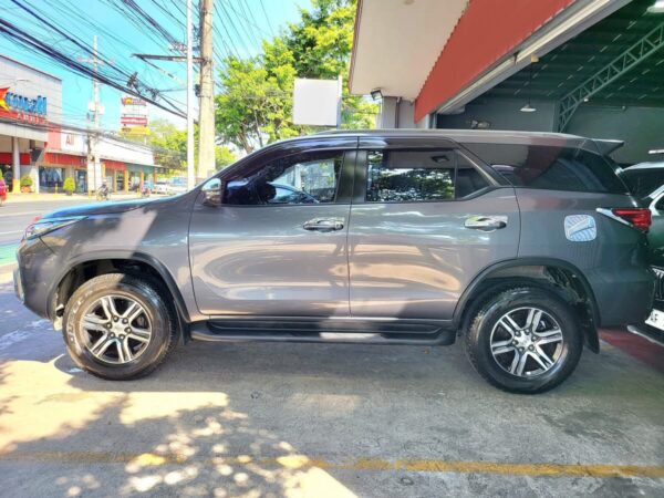 2019 Toyota Fortuner 2.4 G Diesel A/T - Image 6