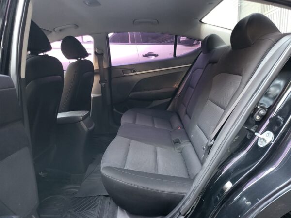 2017 Hyundai Elantra Acquired 1.6 GL Automatic - Image 12