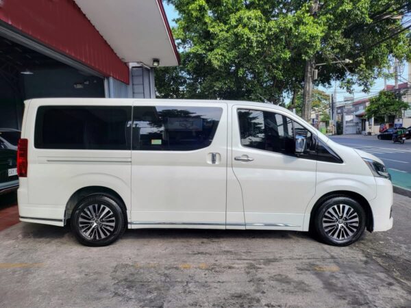 2020 Toyota Hiace Super Grandia 3.0 Elite Automatic - Image 7