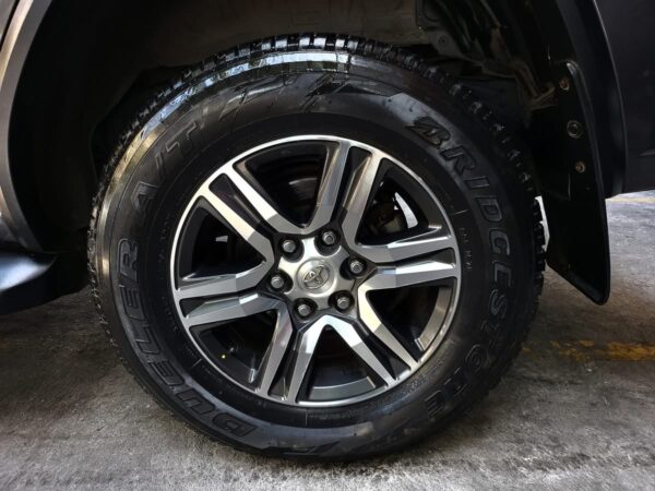 2019 Toyota Fortuner 2.4 G Diesel A/T - Image 14