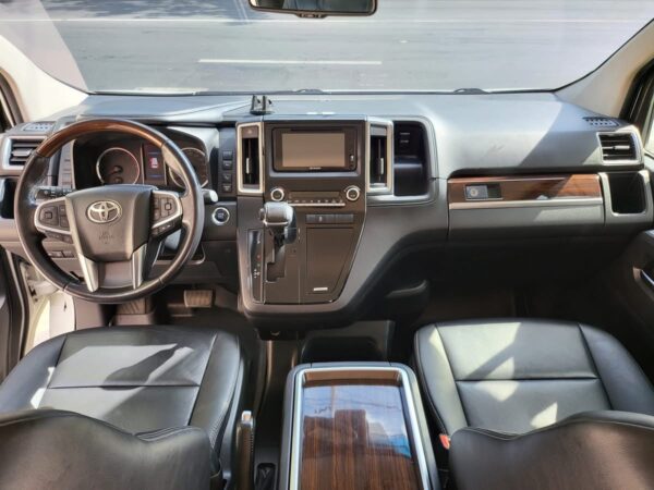 2020 Toyota Hiace Super Grandia 3.0 Elite Automatic - Image 11