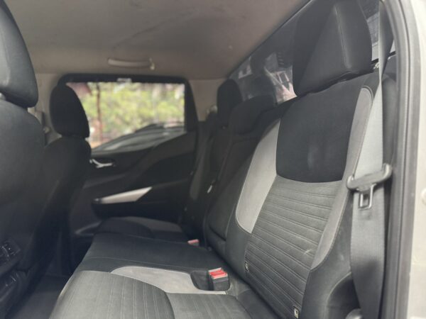 2023 Nissan Navara VE Calibre 4x2 - Image 9