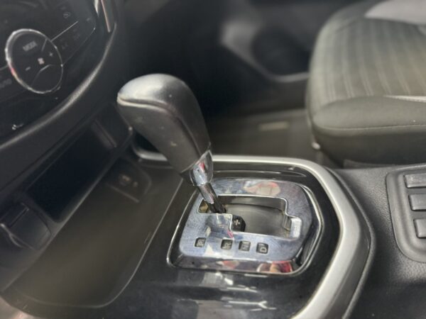 2023 Nissan Navara VE Calibre 4x2 - Image 10