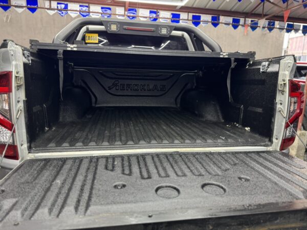 2023 Nissan Navara VE Calibre 4x2 - Image 18