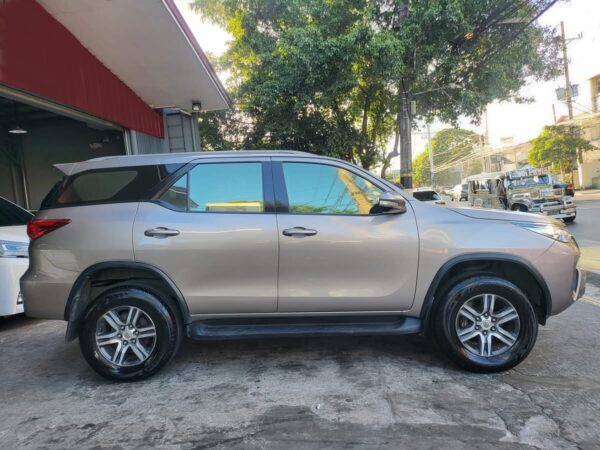 2016 Toyota Fortuner 2.4 G Diesel Manual - Image 7