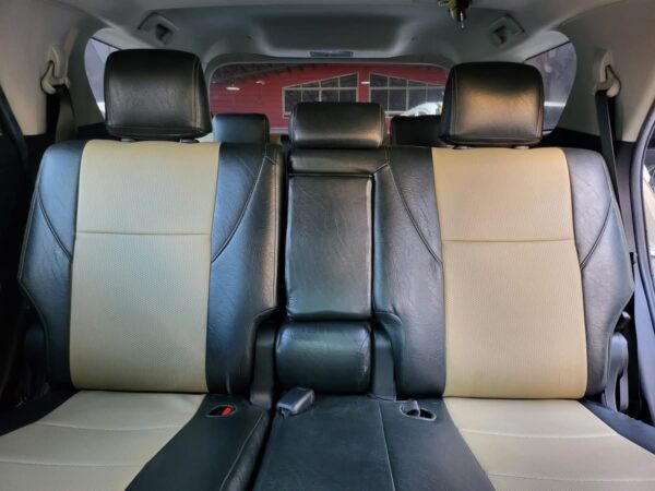 2016 Toyota Fortuner 2.4 G Diesel Manual - Image 12
