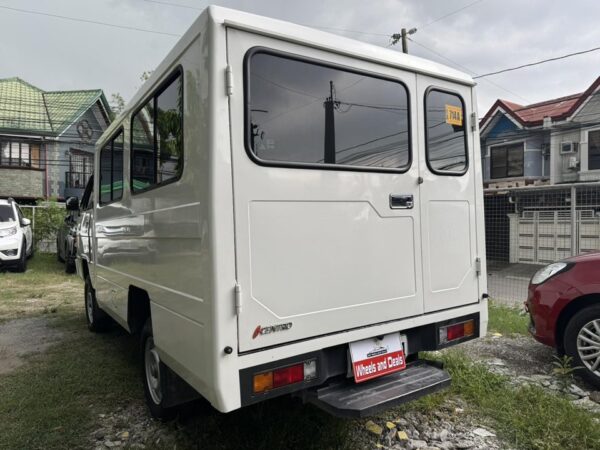 2024 Mitsubisi L300 C/C Exceed Dual AC Euro 4 Manual - Image 10