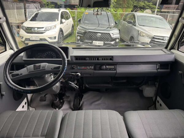 2024 Mitsubisi L300 C/C Exceed Dual AC Euro 4 Manual - Image 5