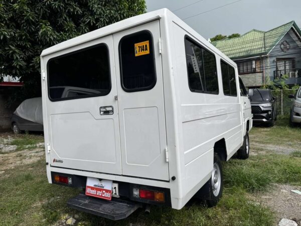 2024 Mitsubisi L300 C/C Exceed Dual AC Euro 4 Manual - Image 11