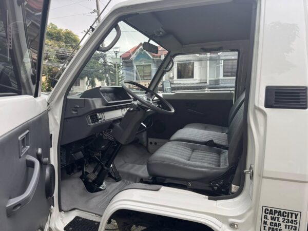 2024 Mitsubisi L300 C/C Exceed Dual AC Euro 4 Manual - Image 7