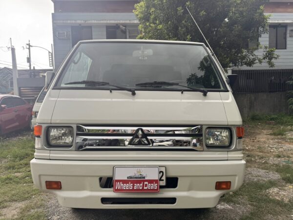 2024 Mitsubisi L300 C/C Exceed Dual AC Euro 4 Manual - Image 2