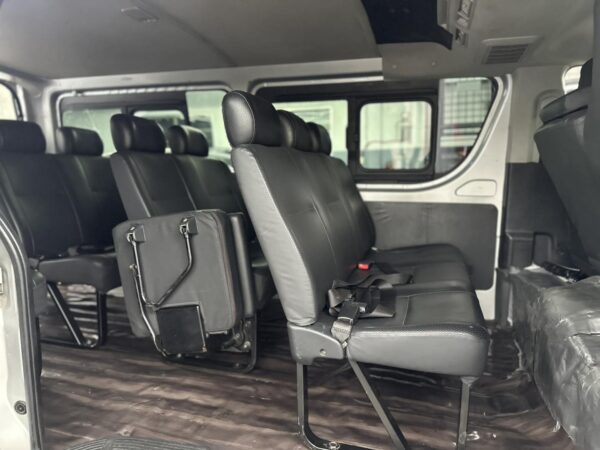 2021 TOYOTA HI ACE COMMUTER 3.0 M/T - Image 5