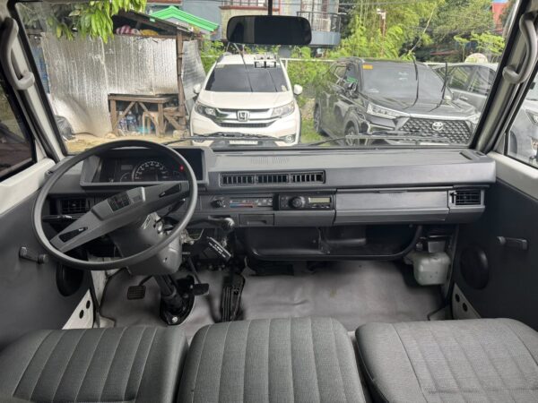 2024 Mitsubisi L300 C/C Exceed Dual AC Euro 4 Manual - Image 5