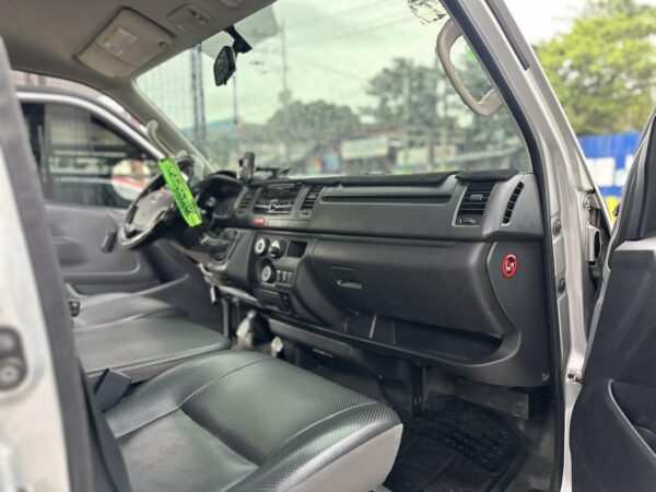 2021 TOYOTA HI ACE COMMUTER 3.0 M/T - Image 4