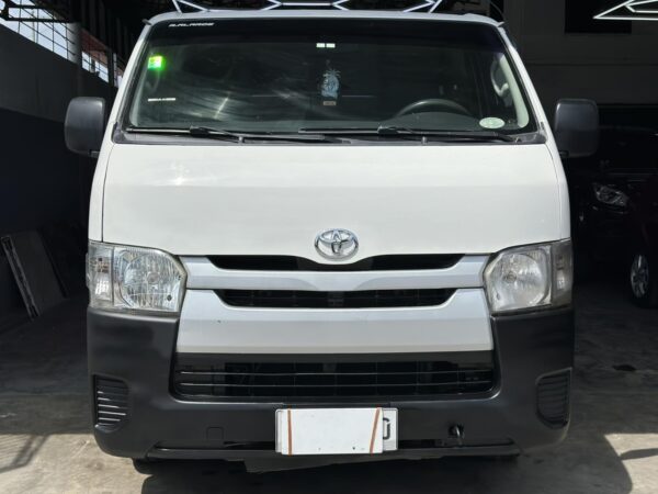 2016 TOYOTA HI ACE COMMUTER M/T 2.5 - Image 2
