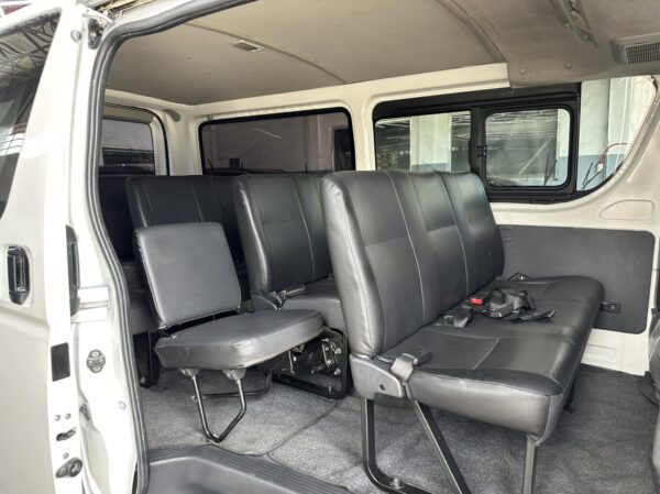 2016 TOYOTA HI ACE COMMUTER M/T 2.5 - Image 4